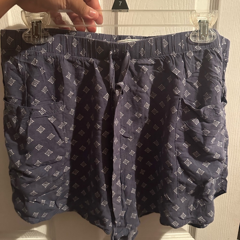 Abercrombie & Fitch Navy Patterned Women's Cargo Shorts